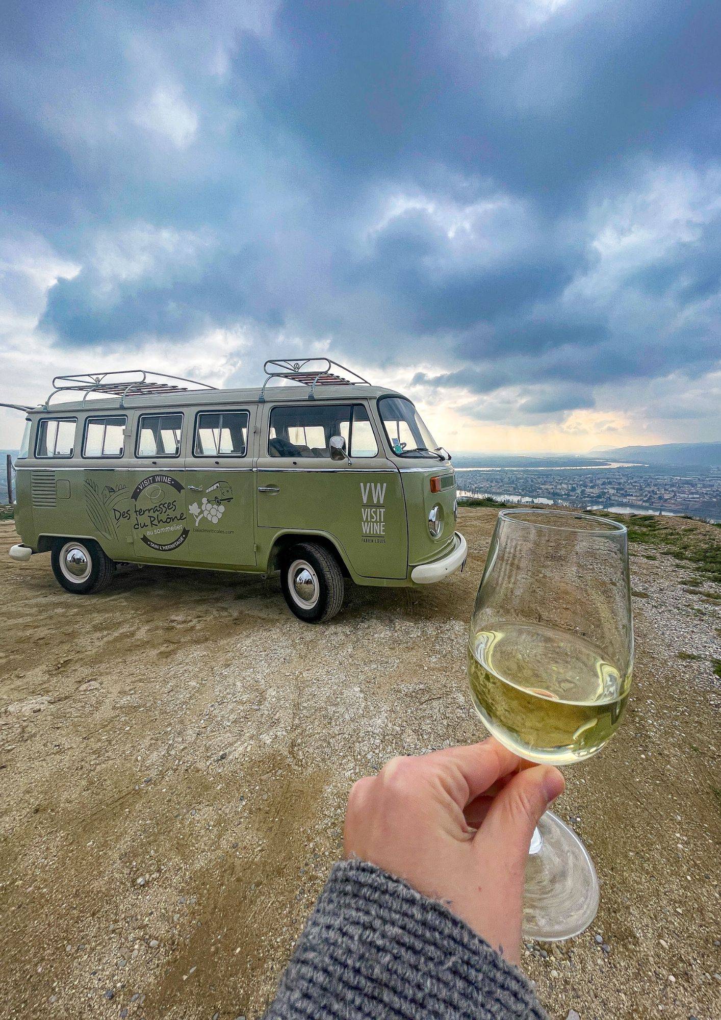 balade en Combi vintage dans les vignes de la Vallée Du Rhône