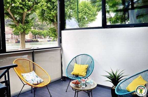 Regard sur le fleuve