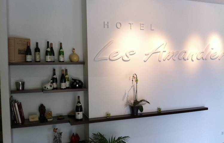 Photo of Hôtel les Amandiers