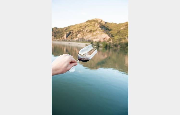 image de Apéro sur l'eau entre Saint-Joseph et Hermitage - Terre de Syrah