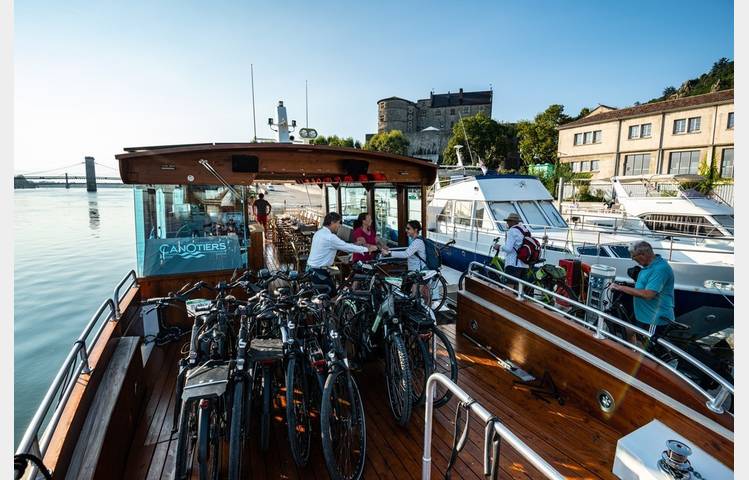 image de Croisière sur le Rhône "Bleu-vert-vapeur"avec Les Canotiers : Bateau - vélo - Train à vapeur.