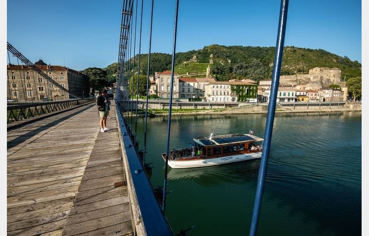 image de Croisière sur le Rhône "Bleu-vert-vapeur"avec Les Canotiers : Bateau - vélo - Train à vapeur.