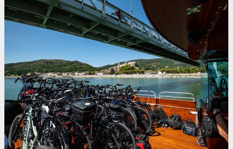 image de Croisière sur le Rhône "Bleu-vert-vapeur"avec Les Canotiers : Bateau - vélo - Train à vapeur.