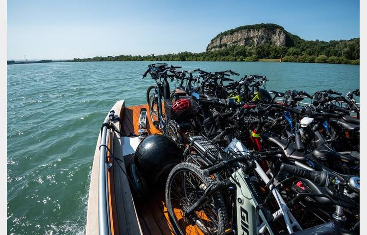 image de Croisière sur le Rhône "Bleu-vert-vapeur"avec Les Canotiers : Bateau - vélo - Train à vapeur.