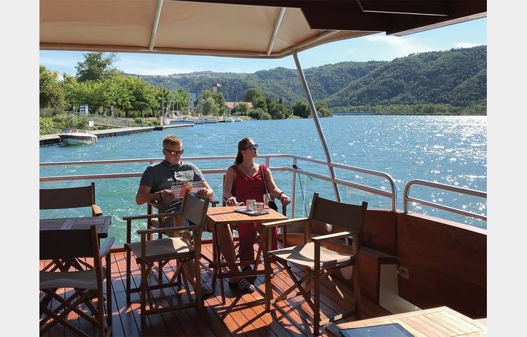 image de Croisière sur le Rhône "Bleu-vert-vapeur"avec Les Canotiers : Bateau - vélo - Train à vapeur.