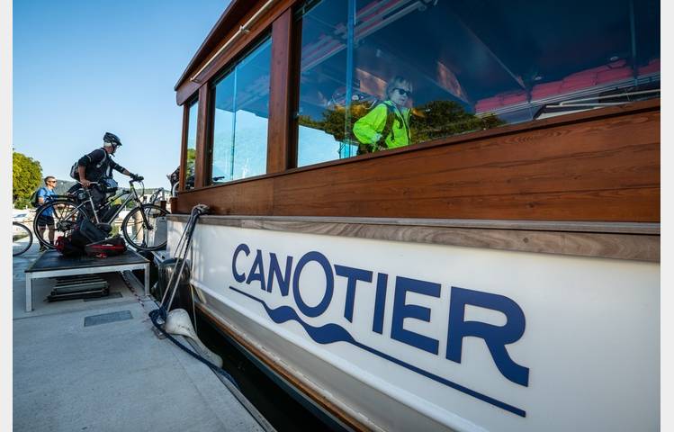 image de Croisière sur le Rhône "Bleu-vert-vapeur"avec Les Canotiers : Bateau - vélo - Train à vapeur.