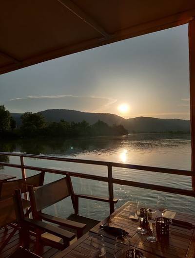 img-croisiere-diner-en-accord-mets-et-vins-les-canotiers-et-lassemblage