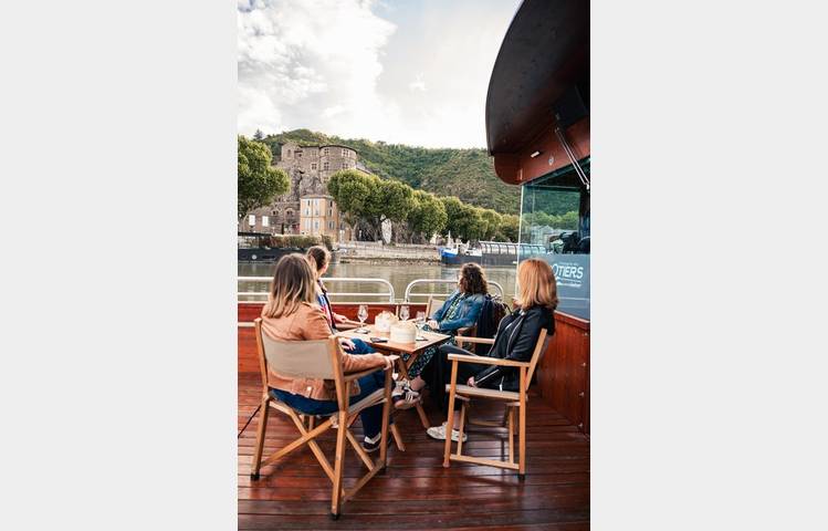 image de Apéro sur l’eau « vins et fromages » au fil du Rhône - Terres de Syrah
