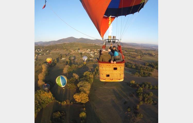 image de Hot-air balloon flight with MONTGOLFIÈRES & Cie