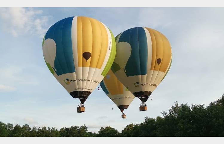 image de Hot-air balloon flight with MONTGOLFIÈRES & Cie