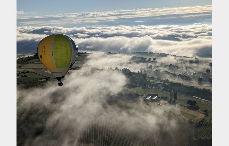image de Hot-air balloon flight with MONTGOLFIÈRES & Cie