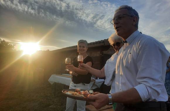 Apéro sunset in the vineyards (Domaine Les vins de St Vallier)