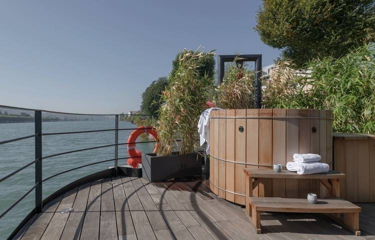 Photo of Bed and Bicycle - La Péniche