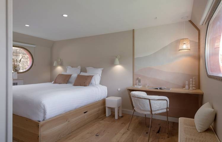 Photo of Bed and Bicycle - La Péniche