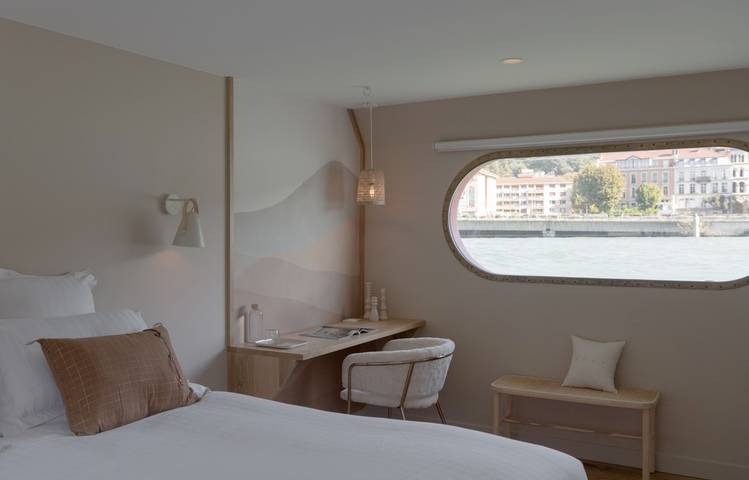 Photo of Bed and Bicycle - La Péniche