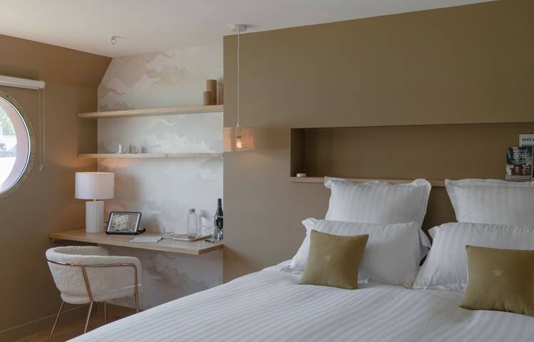 Photo of Bed and Bicycle - La Péniche