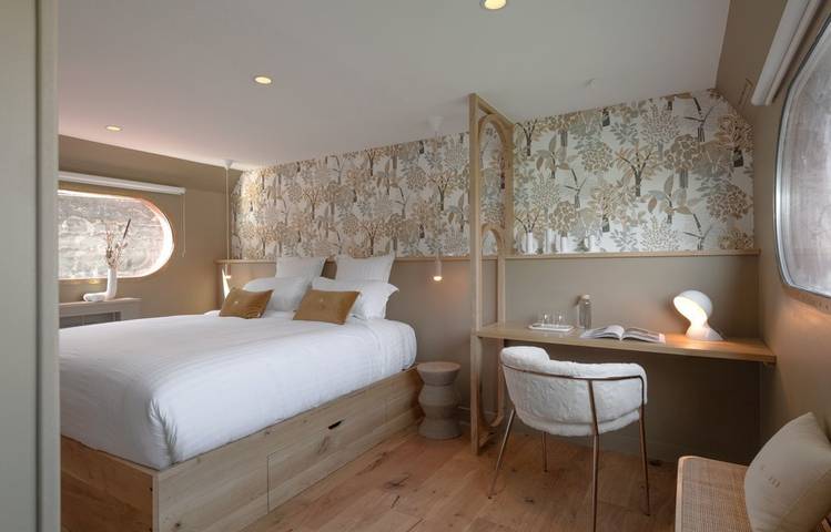Photo of Bed and Bicycle - La Péniche
