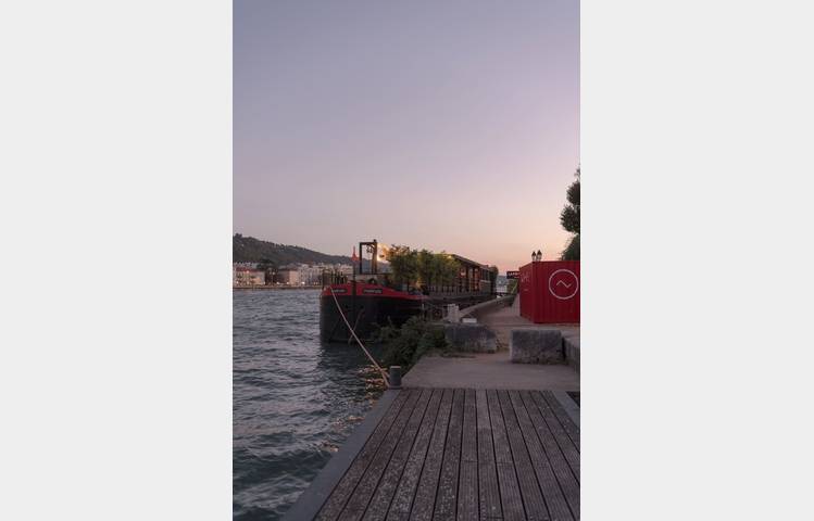 image de Bed and Bicycle (La Péniche)