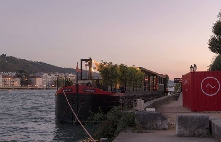Photo of Bed and Bicycle - La Péniche