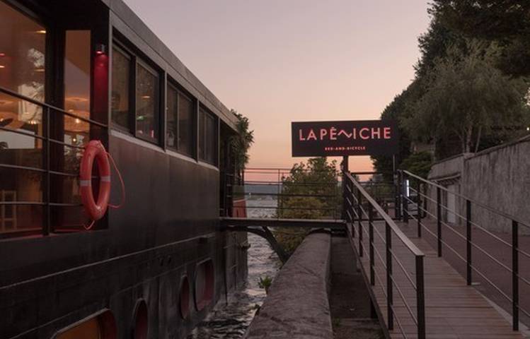 Photo of Bed and Bicycle - La Péniche