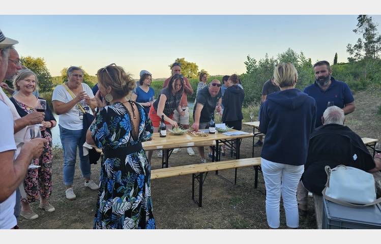 image de Sunset drinks in the vineyards - Domaine Grenier