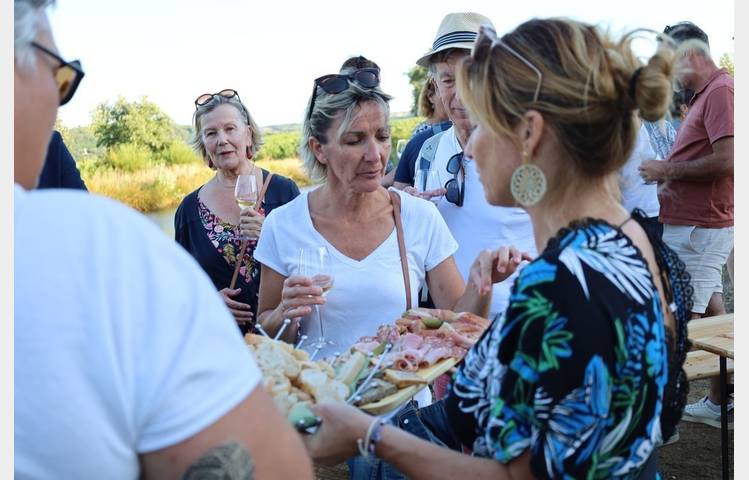 image de Sunset drinks in the vineyards - Domaine Grenier