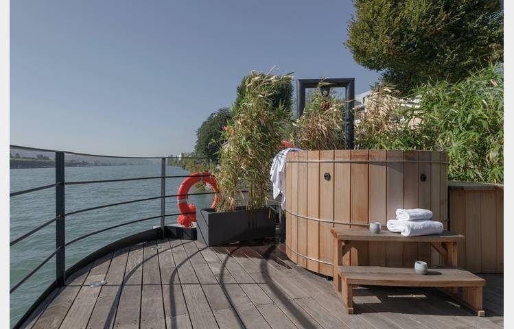 image de Bed and Bicycle (La Péniche)