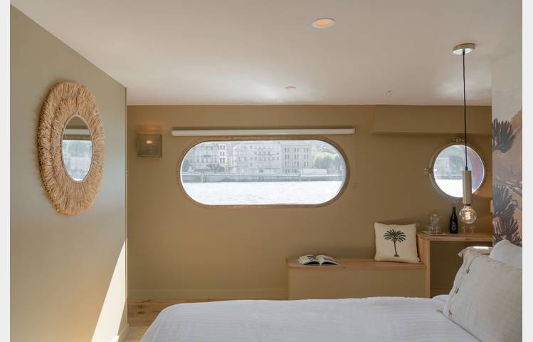 image de Bed and Bicycle (La Péniche)