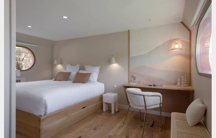 image de Bed and Bicycle (La Péniche)