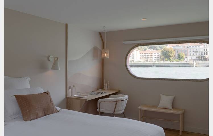 image de Bed and Bicycle (La Péniche)