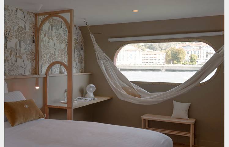 image de Bed and Bicycle (La Péniche)