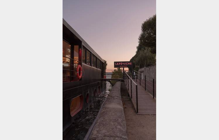 image de Bed and Bicycle (La Péniche)