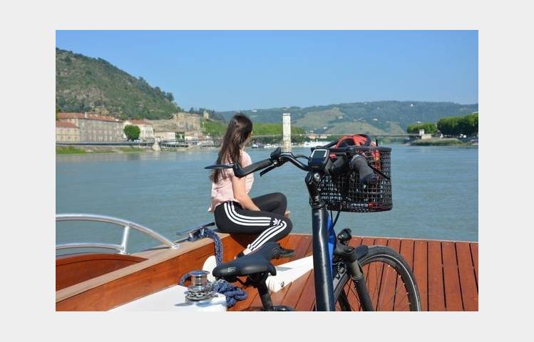 image de La boucle du Doux en bateau, Cyclo et Train Vapeur - La compagnie des canotiers