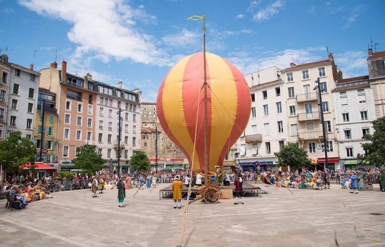 Photo of Historic reconstruction of the first hot-air balloon flight