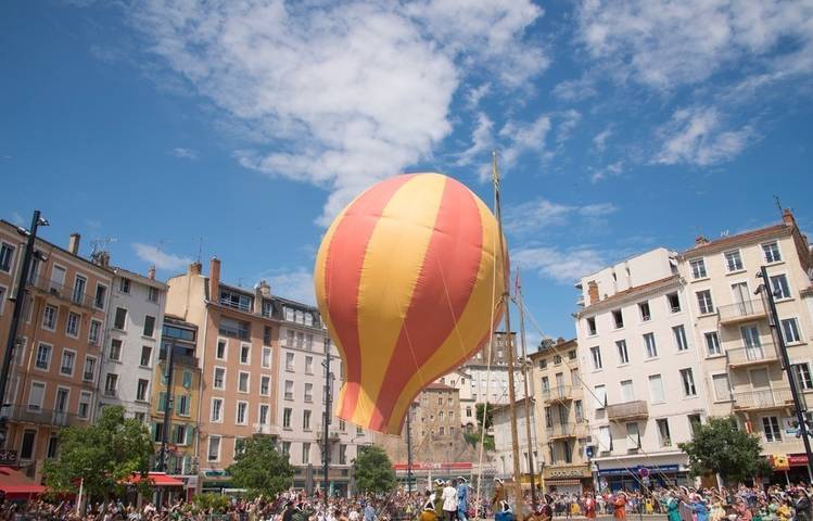 Photo of Historic reconstruction of the first hot-air balloon flight