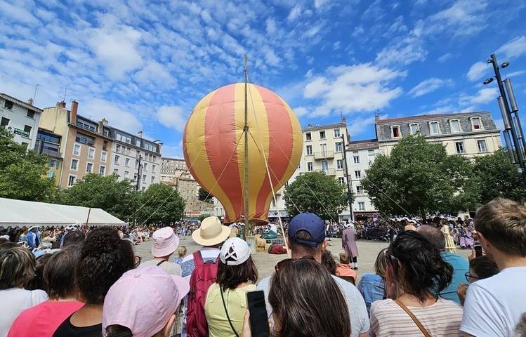 Photo of Historic reconstruction of the first hot-air balloon flight