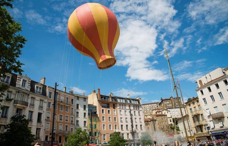 Photo of Historic reconstruction of the first hot-air balloon flight