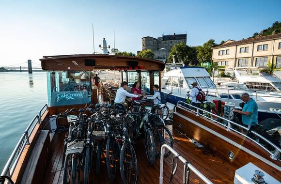 Cruise on the Rhône "Bleu-vert-vapeur" with Les Canotiers: boat - bike - steam train.