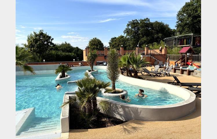 image de Camping Domaine de Senaud