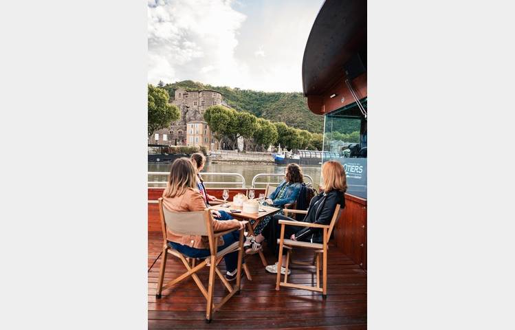 image de Rhône Nord Vs Rhône Sud" aperitif on the water