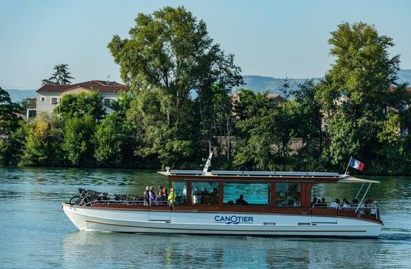 The classic - a relaxing interlude on the water with Les Canotiers