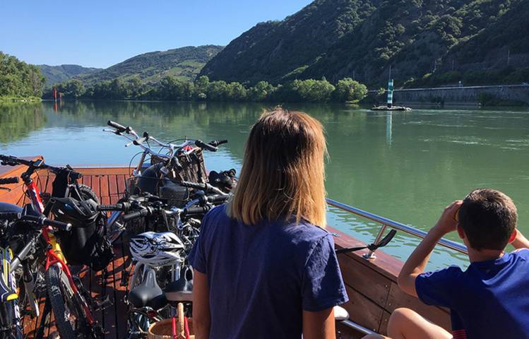 Photo of Croisière familiale "le petit explorateur" à Tournon sur Rhône avec Les Canotiers