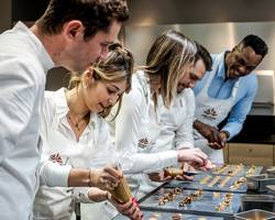 Atelier finition  - Cité du chocolat Valrhona