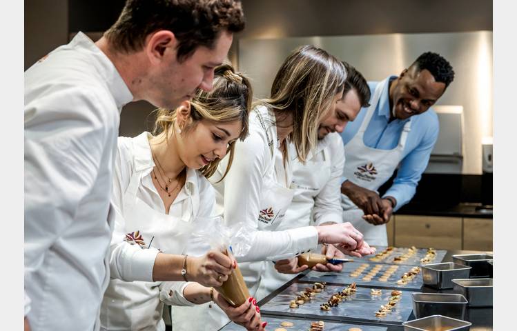 image de Atelier finition  - Cité du chocolat Valrhôna