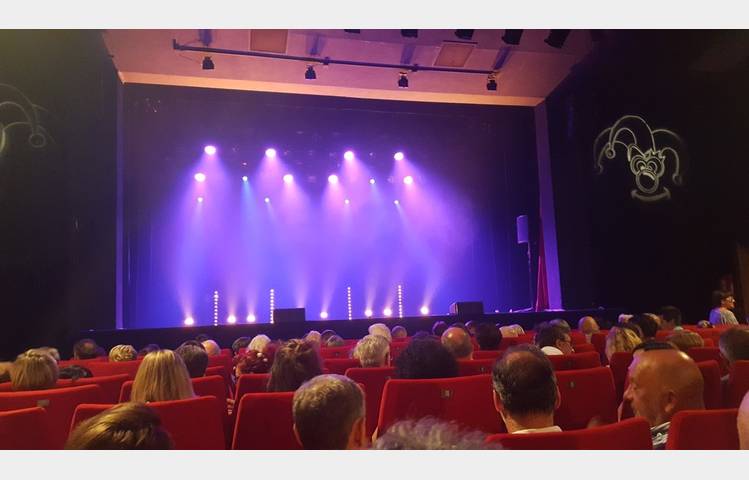 image de Dédicaces avec Hours - Animation Espace Blachon - Festival National des Humoristes
