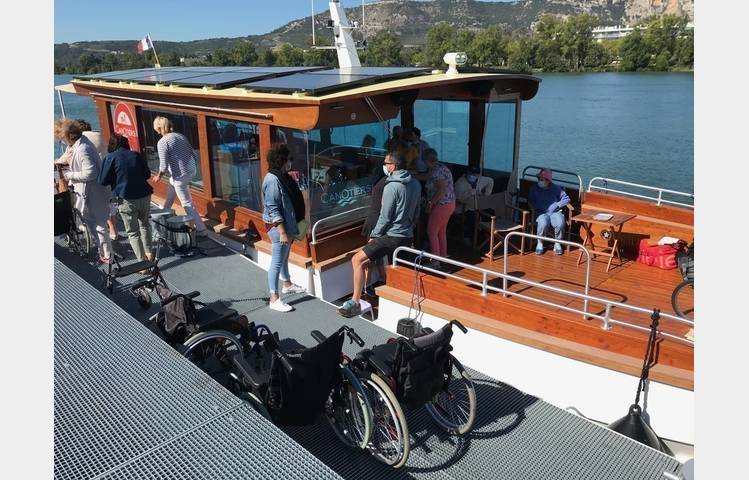 image de Boat rides with "Les Canotiers BoatnBike"