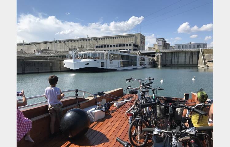 image de Boat rides with "Les Canotiers BoatnBike"