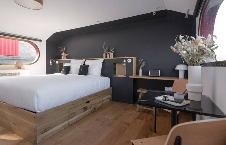 Photo of Bed and Bicycle ( La Péniche )