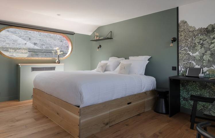 Photo of Bed and Bicycle ( La Péniche )