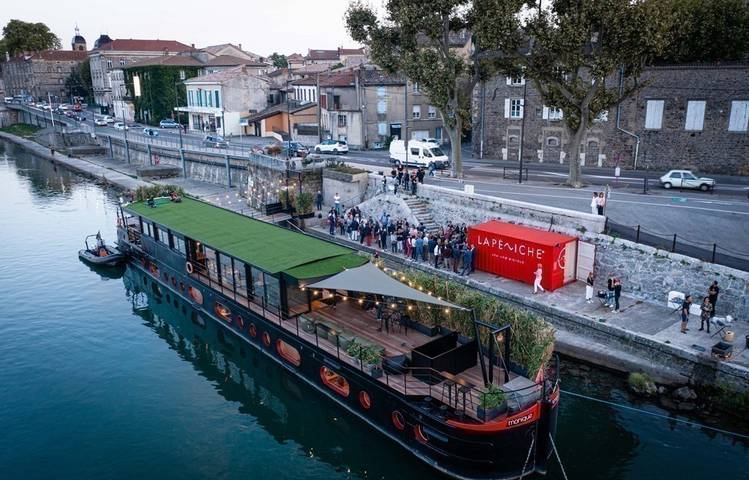Photo of Bed and Bicycle ( La Péniche )